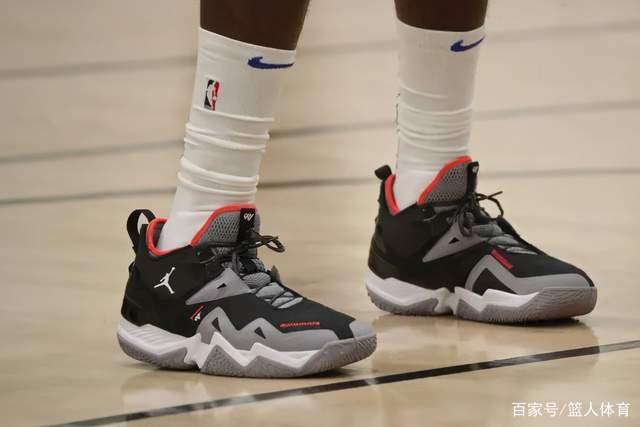 英超上演同分PK争四卡位战 数据:曼联力克维拉